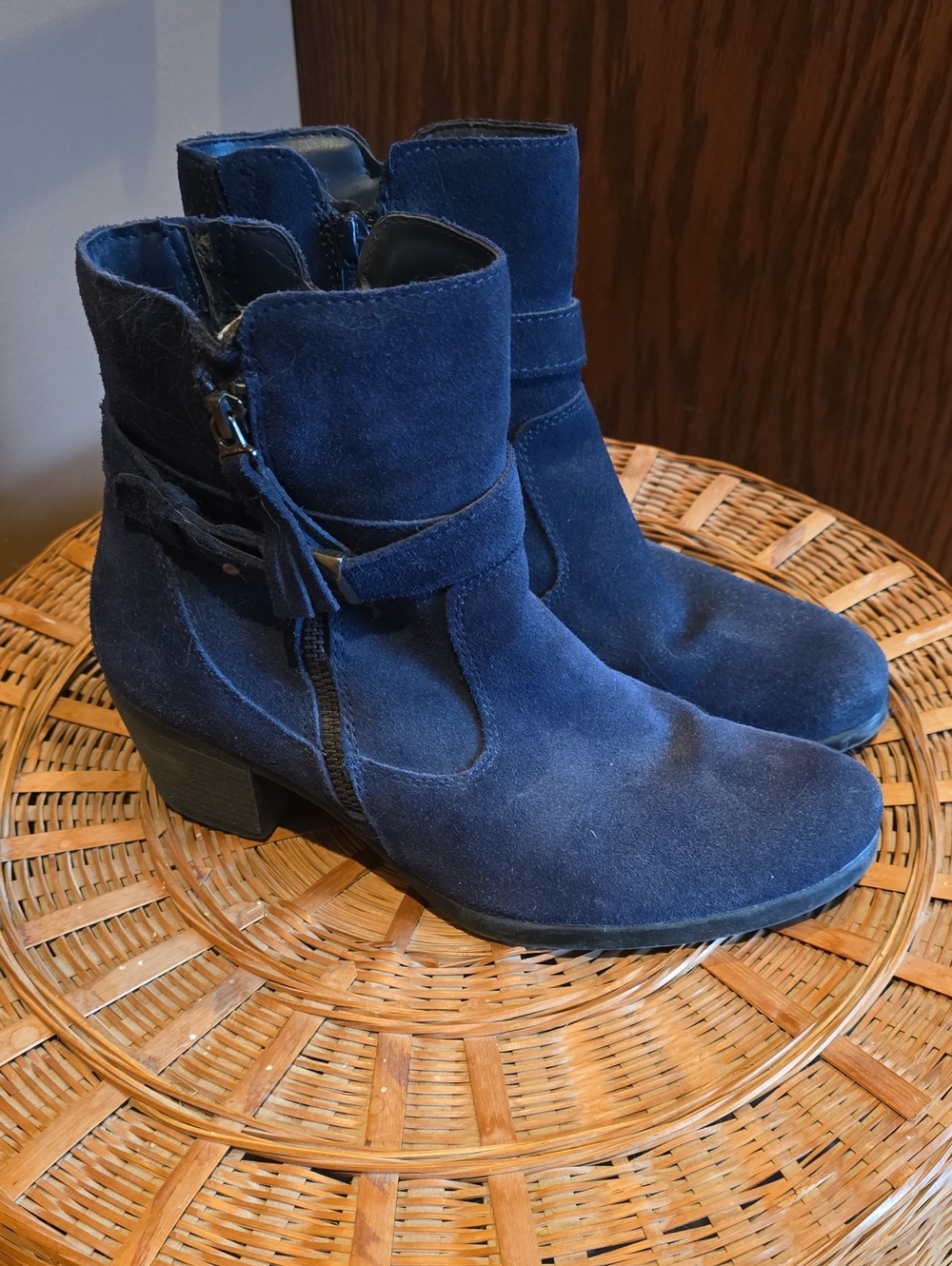 Earth Origins | Suede booties